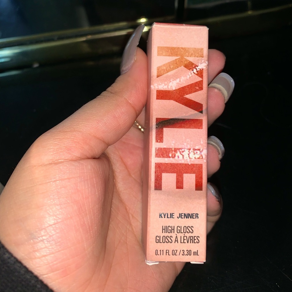 Kylie Jenner high gloss #208 “Slept on”. Bought at ulta, this past fall.